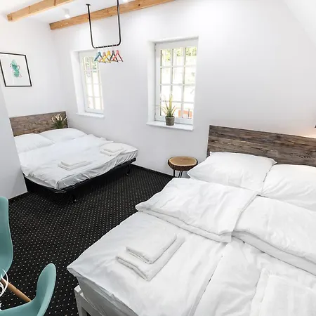 Hotelowe Nad Jeziorem Jelen Hostal