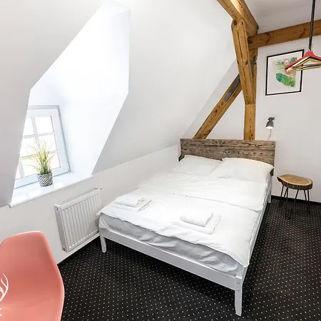 Hotelowe Nad Jeziorem Jelen Hostel *