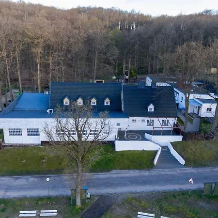 Hotelowe Nad Jeziorem Jelen Hostal *