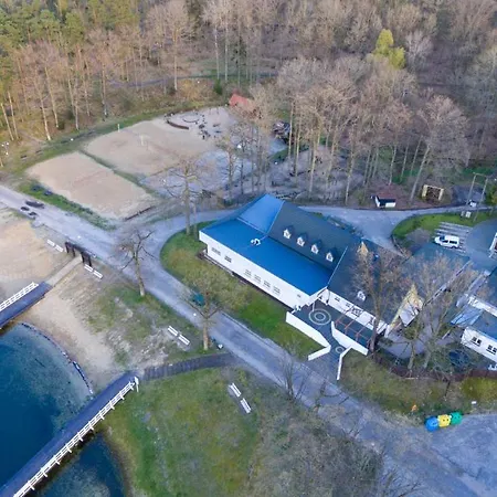 Hotelowe Nad Jeziorem Jelen Hostel Bytow (Pomerania)