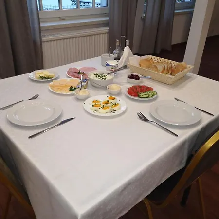 Hotelowe Nad Jeziorem Jelen Hostal Bytów