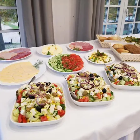 Hotelowe Nad Jeziorem Jelen Hostel