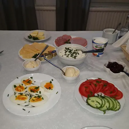 Hotelowe Nad Jeziorem Jelen Hostal