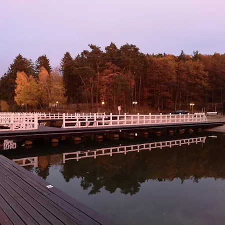 Hotelowe Nad Jeziorem Jelen Hostal