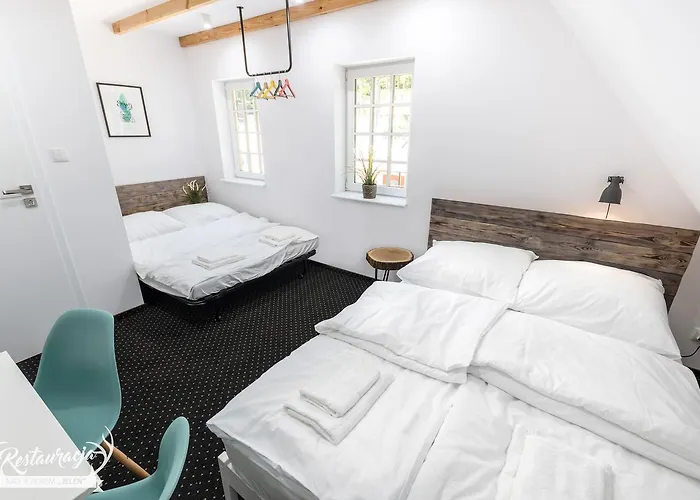 Hotelowe Nad Jeziorem Jelen Hostel