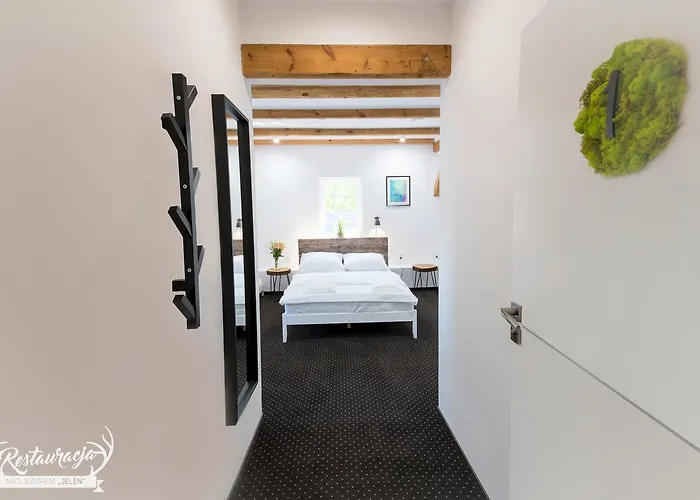 Hotelowe Nad Jeziorem Jelen Hostel *