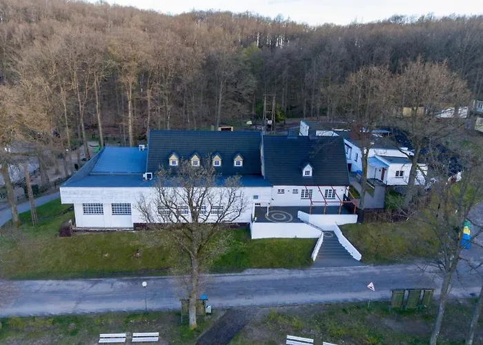 Hotelowe Nad Jeziorem Jelen אכסניה *