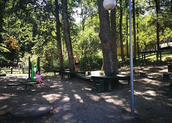 Hotelowe Nad Jeziorem Jelen Hostel *