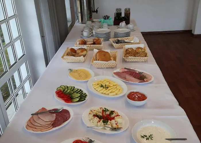 Hotelowe Nad Jeziorem Jelen Hostel Bytów