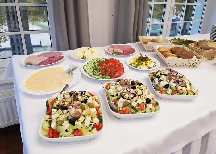 Hotelowe Nad Jeziorem Jelen Hostel