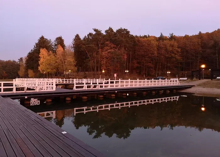 Hotelowe Nad Jeziorem Jelen Hostel